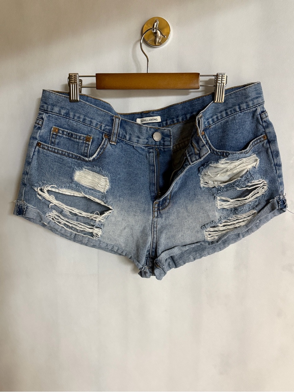 Billabong Vintage Y2K Distressed Denim Shorts Size 28